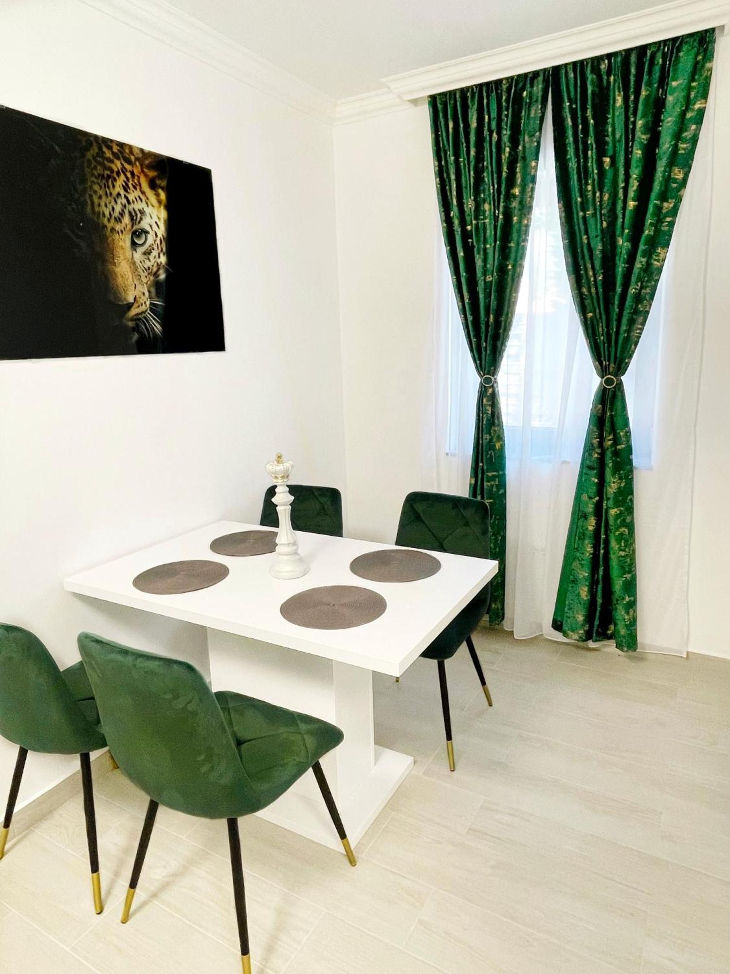 Rv Premium Apartments Arad Eksteriør bilde
